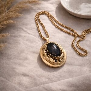 Elegant Gold and Black Pendant Necklace